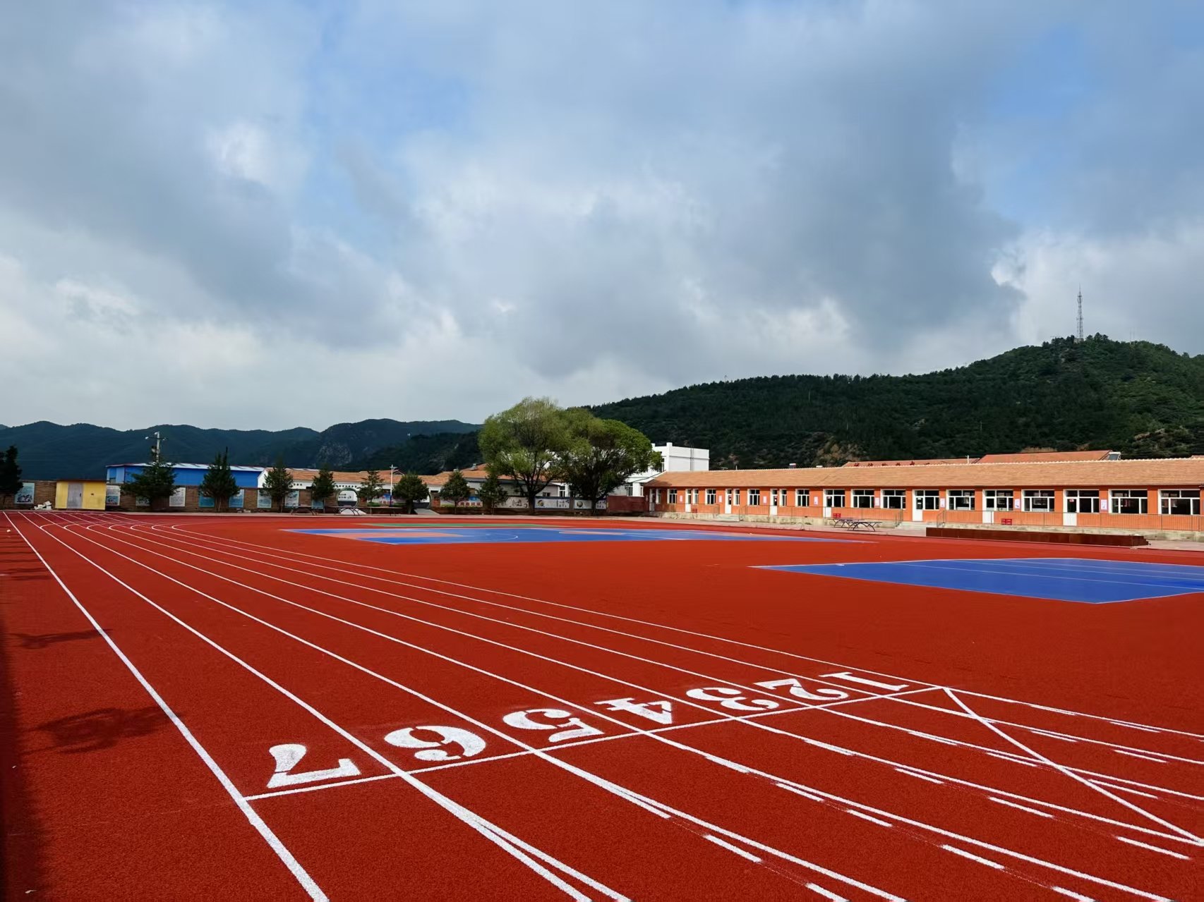嘉兴市自结纹塑胶跑道塑胶跑道施工 - 厂家